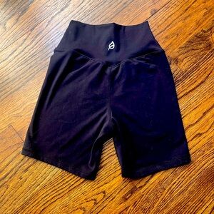P’tula cassey 6” Black Women's Shorts